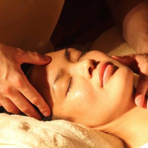 Massage Ayurvedique du visage et de la tête Shiroabbyangha à Bordeaux